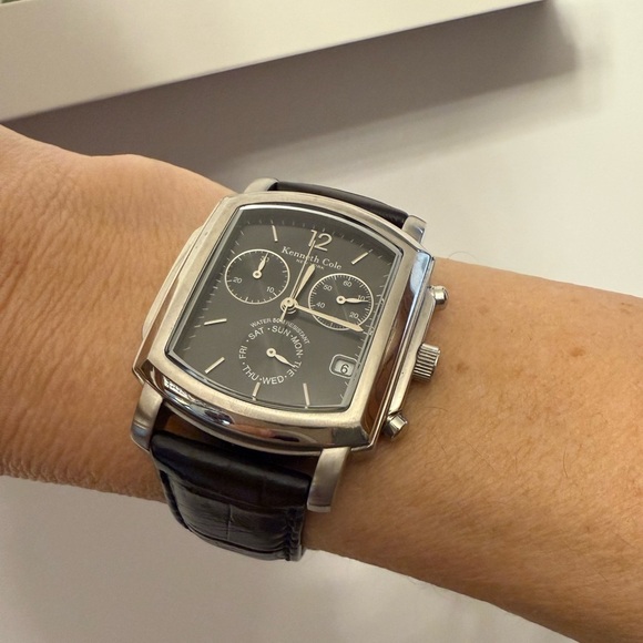 Watch Kenneth Cole men's or women's unisex leather Chronograph like new! EUC - Picture 1 of 9